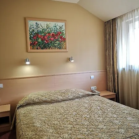 Tangra Hotel 3*